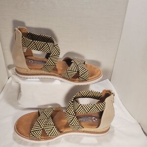 Skechers BOBS Black Beige Strapy  Espadralle Memory Foam Desert Kiss Sandals 7.5